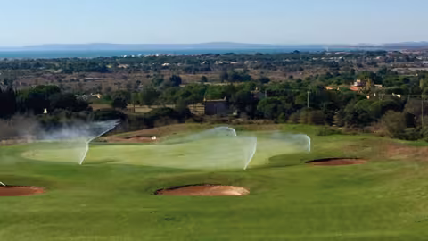 Bearing in mind the pressure on water resources during the summer, the Agde city council has finally received approval to irrigate with the city’s waste water.