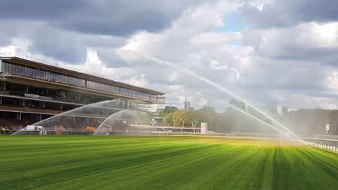 L’hippodrome de Longchamp subit actuellement de gros travaux. Il rouvrira ses portes au début de la saison 2018, dans un nouvel écrin imaginé par l’architecte Dominique Perrault.