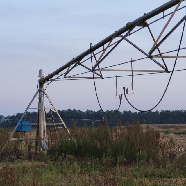 Nouveauté pivot : un agriculteur français développe l’asperseur décrochable et la canne de descente réglable en hauteur 